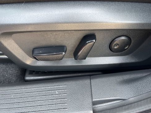 Used 2023 Nissan Rogue SV image 50