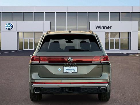 Used 2025 Volkswagen Atlas Peak Edition SE AWD/4WD image 5