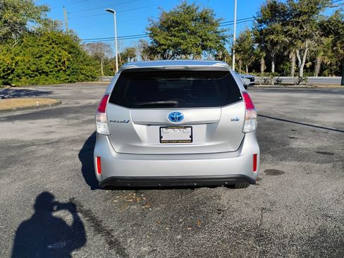 Used 2017 Toyota Prius V Four image 6