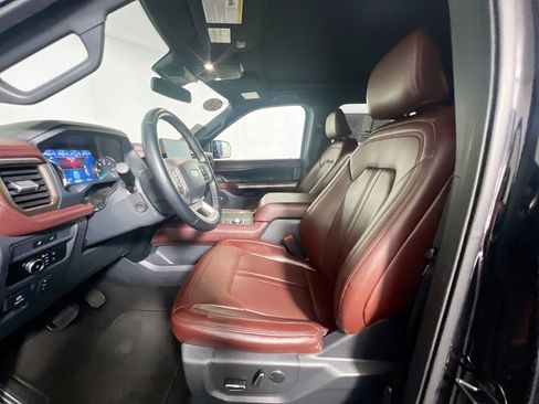 Used 2024 Ford Expedition Limited image 14