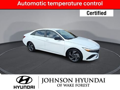Certified 2025 Hyundai Elantra SEL image 2