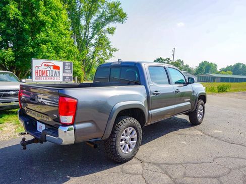 Used 2016 Toyota Tacoma SR5 w/ SR5 Appearance Package (SN) AWD/4WD image 3