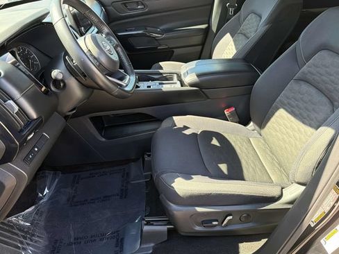 Certified 2024 Nissan Pathfinder SV FWD image 15