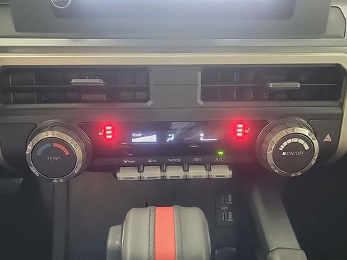 Used 2025 Toyota Tacoma SR5 image 31