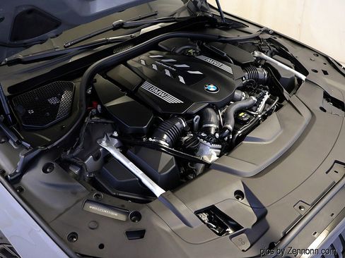 Certified 2022 BMW 750i xDrive w/ Executive Package image 41