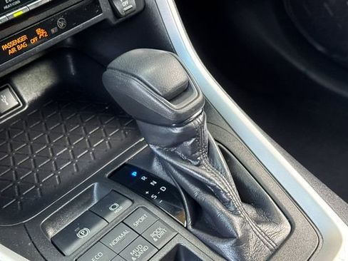 Used 2020 Toyota RAV4 XLE image 21