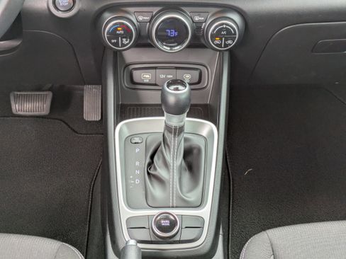 Certified 2025 Hyundai Venue SEL image 17