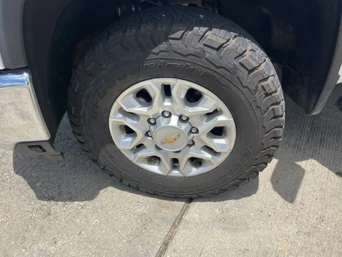 Used 2024 Chevrolet Silverado 2500 LT AWD/4WD image 29