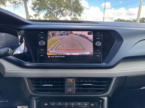 Used 2024 Volkswagen Taos SE image 26