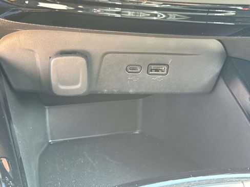 Used 2025 Chevrolet Trax LT w/ LT Convenience Package FWD image 28