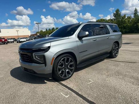 Certified 2025 Chevrolet Suburban RST w/ Advanced Technology Package AWD/4WD image 4