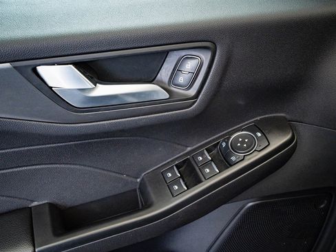 Used 2024 Ford Escape SE w/ Class II Trailer Tow Package image 24