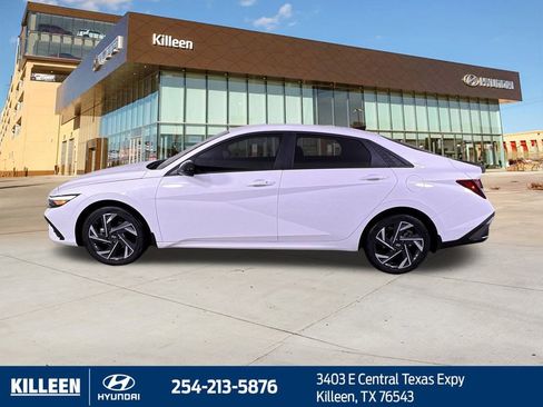 Used 2025 Hyundai Elantra Sport image 5