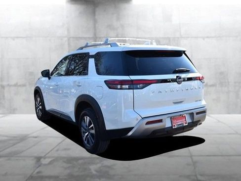 Used 2024 Nissan Pathfinder SL image 7