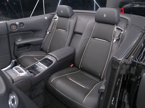 Used 2016 Rolls-Royce Dawn image 25