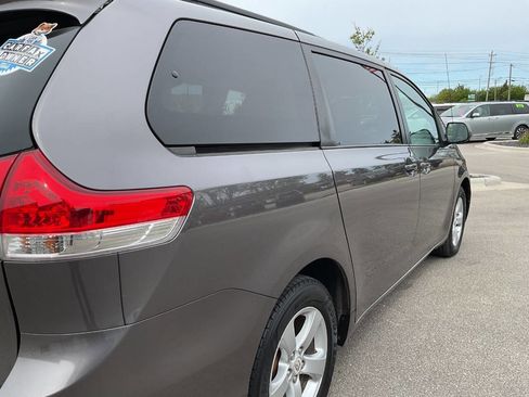 Used 2011 Toyota Sienna LE FWD image 8