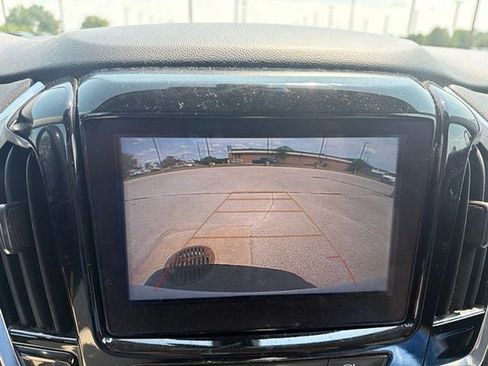 Used 2019 Chevrolet Traverse LT FWD image 16
