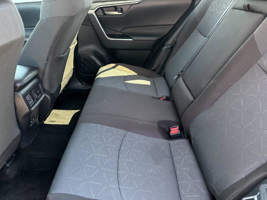Used 2025 Toyota RAV4 XLE FWD image 18