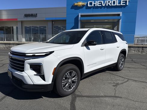 New 2026 Chevrolet Traverse LT FWD image 1