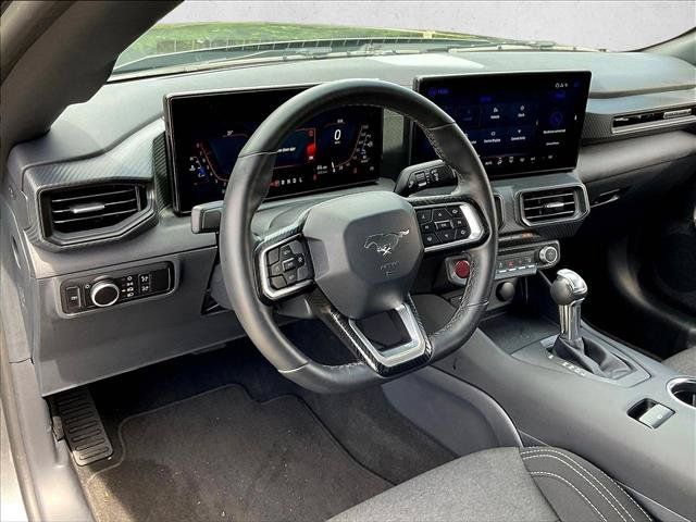 Used 2025 Ford Mustang Coupe RWD image 13