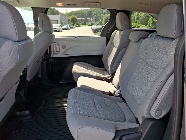 Certified 2025 Toyota Sienna LE AWD/4WD image 10