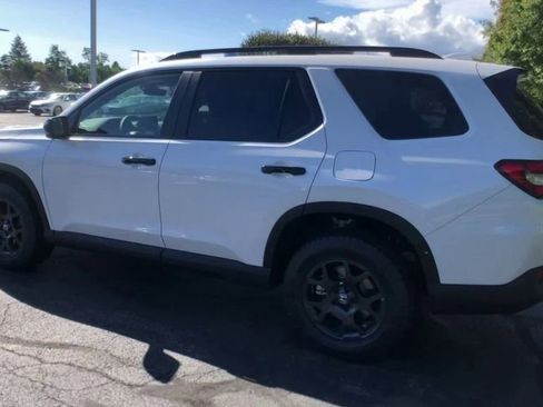 New 2025 Honda Pilot TrailSport image 7