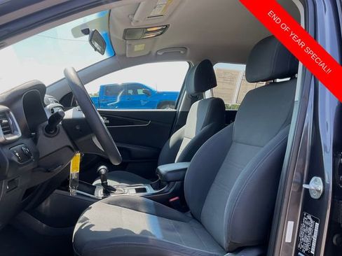 Used 2017 Kia Sorento LX image 10