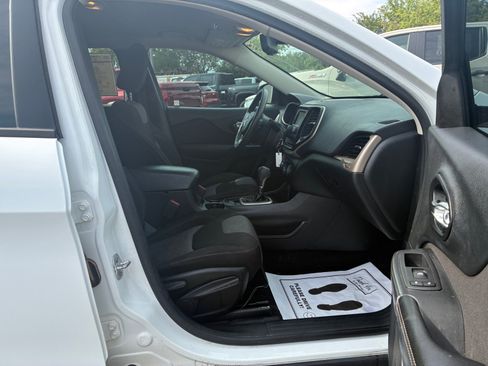 Used 2017 Jeep Cherokee Sport FWD image 29