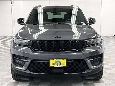 Used 2024 Jeep Grand Cherokee Altitude AWD/4WD image 4