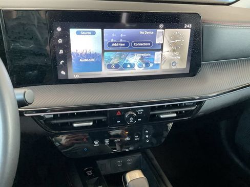 Used 2025 Nissan Kicks SR AWD/4WD image 13
