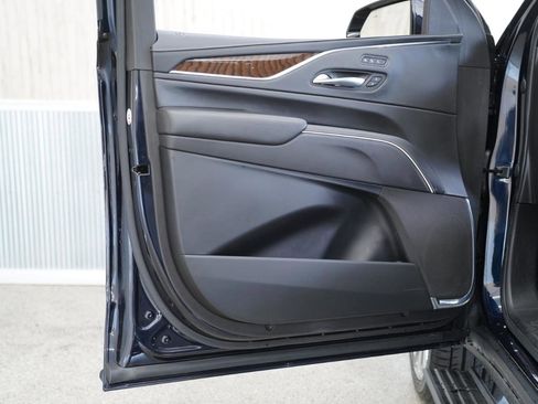 Used 2021 Cadillac Escalade Sport Platinum w/ LPO, ONYX Package image 28