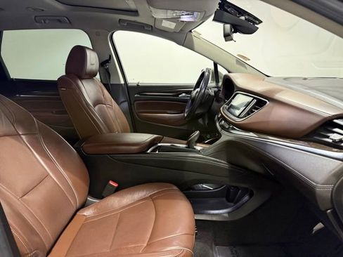 Used 2018 Buick Enclave Avenir w/ Avenir Technology Package FWD image 32