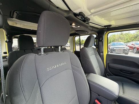 Used 2023 Jeep Wrangler Unlimited Sahara w/ Cold Weather Group AWD/4WD image 19