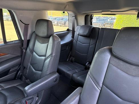 Used 2017 Cadillac Escalade Luxury RWD image 12