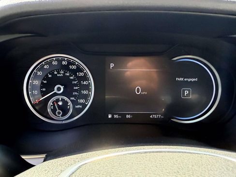 Certified 2025 Genesis G70 2.5T AWD/4WD image 26