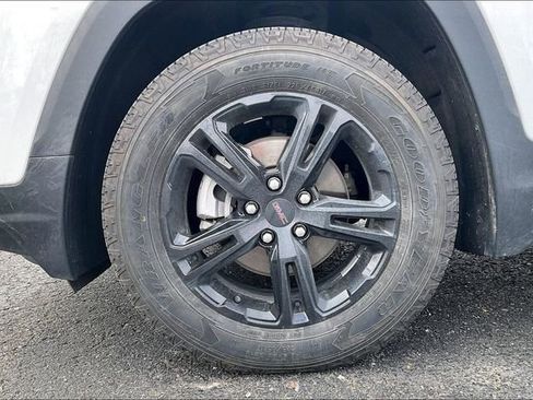 Used 2023 GMC Terrain AT4 image 9