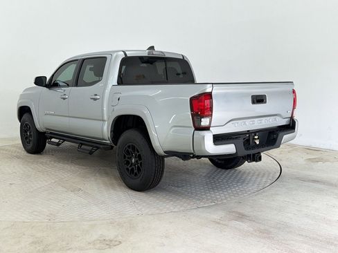 Used 2022 Toyota Tacoma SR5 w/ Technology Package RWD image 3