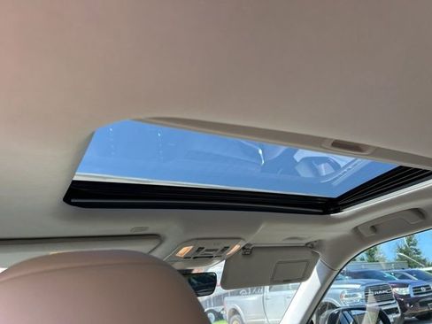Used 2022 Toyota Highlander XLE FWD image 13