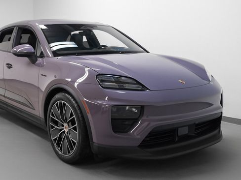 Certified 2025 Porsche Macan 4 Electric image 9
