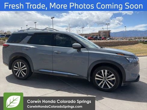 Used 2024 Nissan Pathfinder Platinum image 11