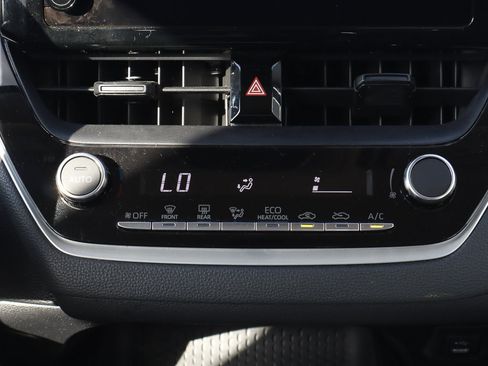 Used 2025 Toyota Corolla LE FWD image 11