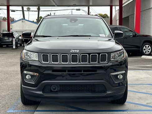 Used 2020 Jeep Compass Latitude w/ Cold Weather Group AWD/4WD image 9