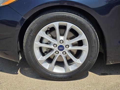 Used 2020 Ford Fusion SE image 11