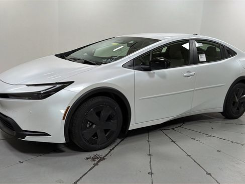 New 2026 Toyota Prius LE image 1