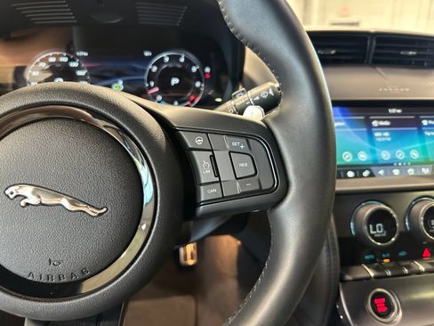 Used 2022 Jaguar F-TYPE Convertible RWD image 25