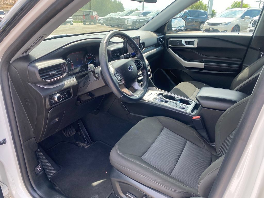 Used 2023 Ford Explorer XLT AWD/4WD image 27
