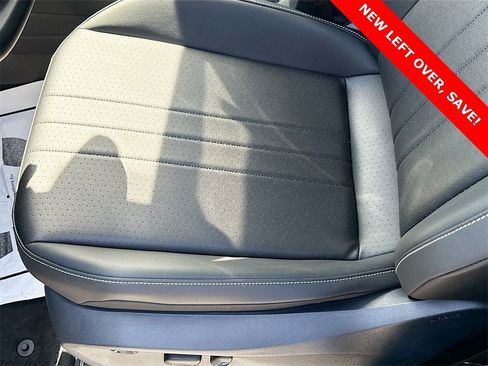 Used 2024 Volkswagen Tiguan SE R-Line image 18