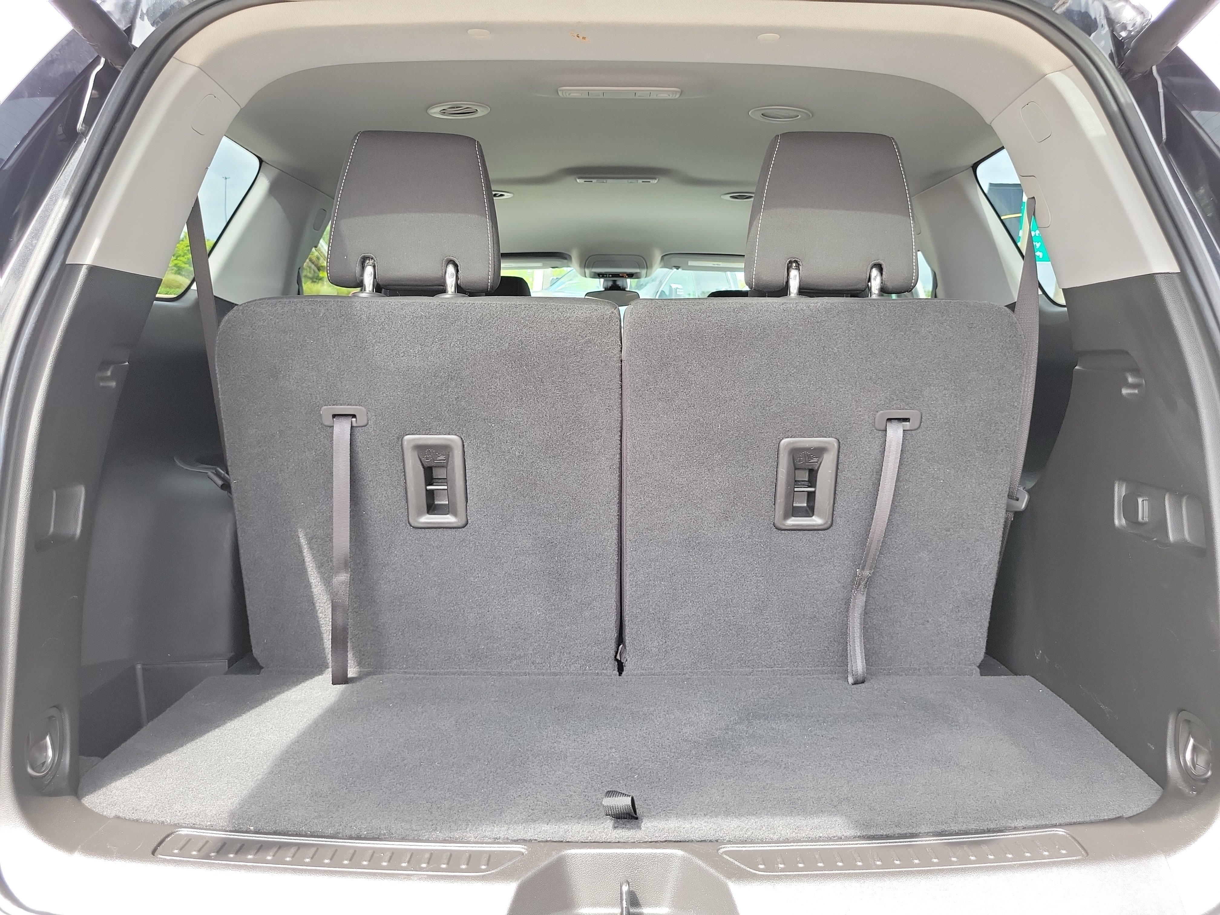 Used 2023 GMC Acadia SLE w/ Driver Convenience Package FWD image 15