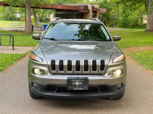 Used 2017 Jeep Cherokee Latitude w/ Safety/Convenience Group AWD/4WD image 2