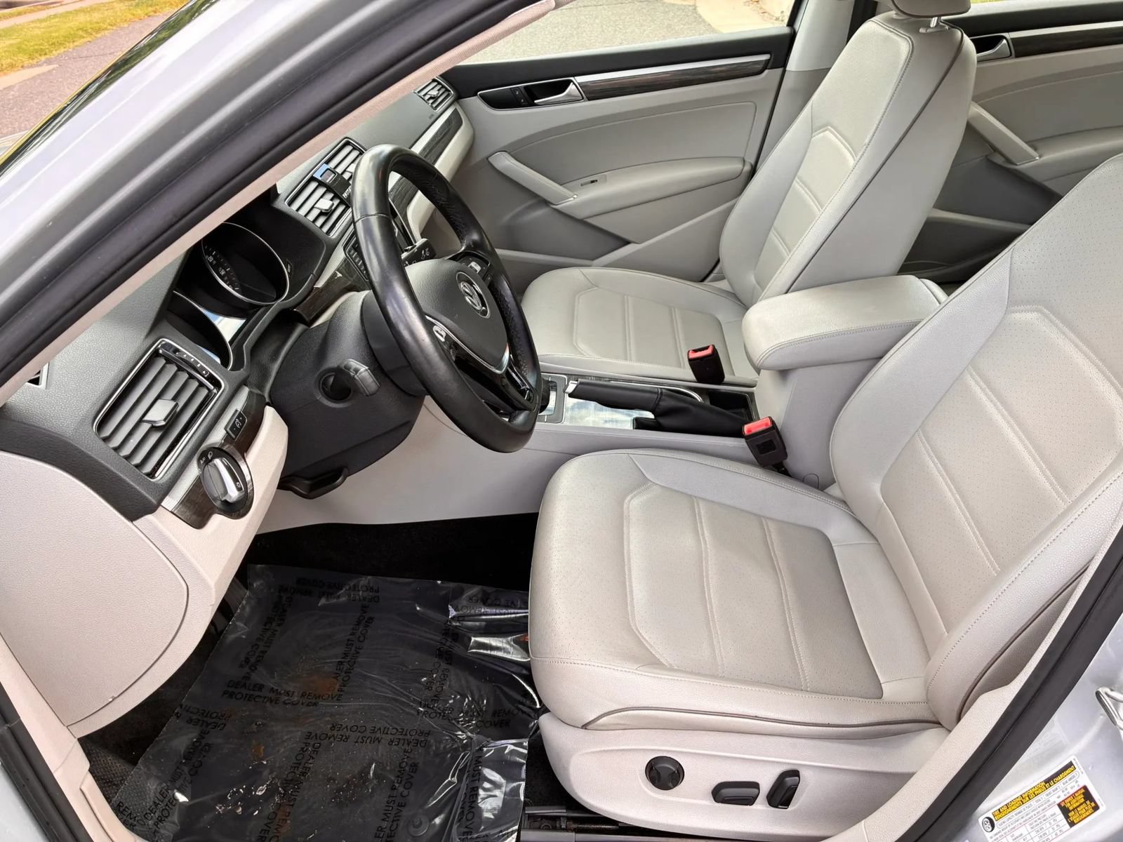 Used 2018 Volkswagen Passat 2.0T SE FWD image 18